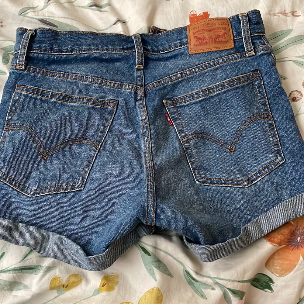 Levi high waisted shorts!
